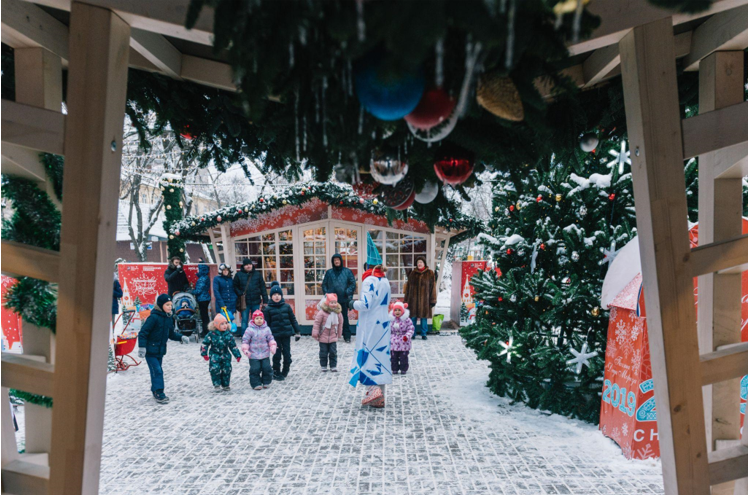 Christmas Trees on Sale and an Ornament Set